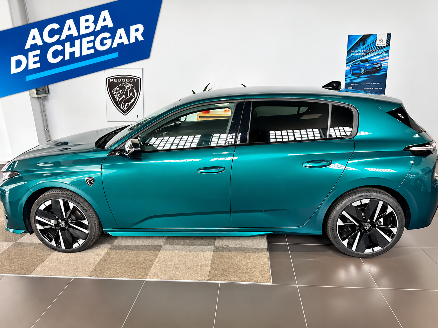 Peugeot 308 Verde en Showroom